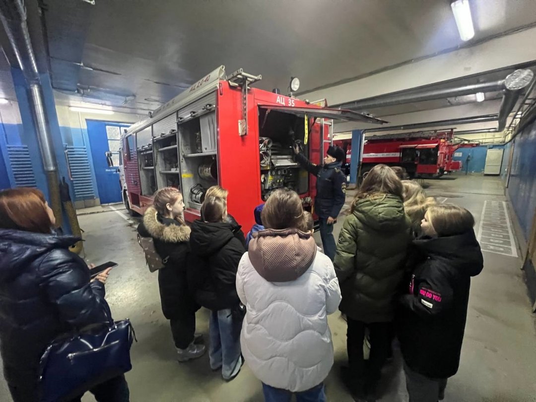 В пожарно-спасательной части Дмитрова проведена экскурсия для школьников