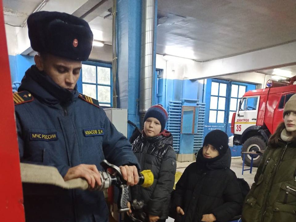 В пожарно-спасательной части Дмитрова проведена экскурсия для школьников